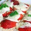 Тосты с клубникой и моцареллой