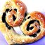 Булочки в форме сердечек с корицей и джемом
