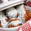 Сырники с маково-сметанным соусом