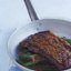 Говяжьи стейки с ароматным сливочным маслом и стручковой фасолью