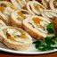 Куриный рулет с яблоками и сухофруктами