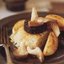 Картофельный коржик с грибами, колбасой и яблоками