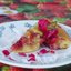 Шарлотка с малиновым джемом