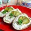 Бутерброды с горчичным маслом и икрой мойвы