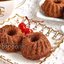 Шоколадные маффины с консервированной вишней