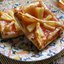 Пирожное с ананасом и клубничным джемом