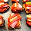 Тапас с копченой уткой и соленным огурцом