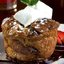 Корзиночки из хлеба с клубничной начинкой и коричневым маслом