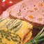 Свинина, нашпигованная сыром и овощами