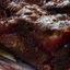 "Шоколадная" шарлотка с яблоками, сливами и творогом