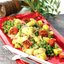 Теплая картофельная закуска с зеленым горошком, жареными томатами и укропом