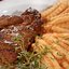 Свиная отбивная в цитрусовом соусе с картофелем фри