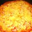 Пицца с помидорами, колбасой и сыром