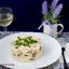 Куриный салат с рисом, сыром и горошком