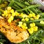 Фаршированная маскарпоне и эстрагоном курица с рагу из фасоли и бекона