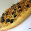 пицца с карамелизованным луком,копченым сыром и маслинами