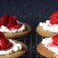 Тарталетки с рикоттой и клубникой