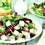 Свекольный салат с рукколой и мягким сыром