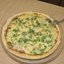Итальянская тонкая пицца с ветчиной сыром и грибами