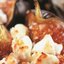 Свежий инжир, запеченный с творогом и медом