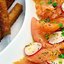 Норвежская копченая семга с маковой заправкой и гренками