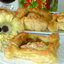 Слойки с сыром, помидорами и соусом Песто