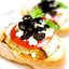Кростини с сыром фета и курицей