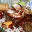 Запеченная в луке баранья лопатка с рисом и киноа