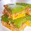 Зелено-желтый пирог с куриной начинкой