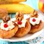 Манные оладьи с яблоками, орехами и изюмом