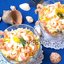 Салат с креветками, солёным огурцом и плавленым сыром