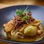 Блины с говяжьей вырезкой, луком порей и мясным соусом Жу