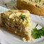 Мясной пирог с рисом, карамелизированным луком и яблоками
