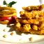 Куриная грудка карри под соусом, с гарниром из печеных яблок,козьего сыра и
