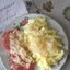 Пюре с жареной колбасой и луком