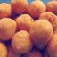 Рисовые крокеты с начинкой из фарша и моцареллы
