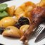 Рождественский гусь с яблоками и черносливом
