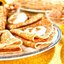 Тонкие блинчики из каштановой муки с рикоттой и медом