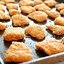 Куриные наггетсы в картофельных чипсах, запеченные в духовке