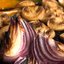 Печеный сладкий лук с бальзамическим уксусом и орегано