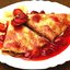 Банановые блинчики с клубничным соусом