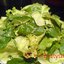 Салат и шпинат с кунжутом и арахисовым маслом