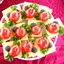 Сырное канапе с помидорами и оливками