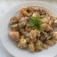 Молодой картофель с курицей, луком и шампиньонами в сметанном соусе под сыром