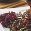 Жареная говядина с овощами и медовым соусом