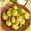 Молодой картофель с салом, чесноком и укропом