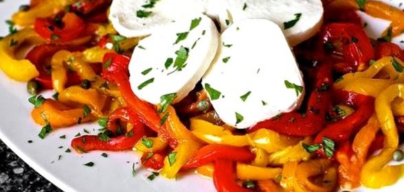 Запеченный болгарский перец с каперсами и Моцареллой