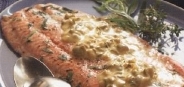 Лосось с оливковым соусом