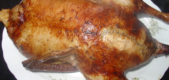 Утка пряная, начиненная яблоками