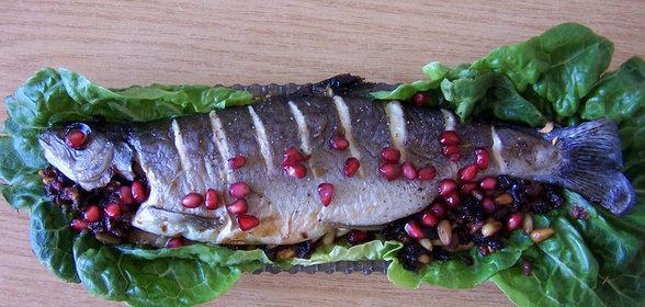Форель,запеченная с гранатом(вариант)